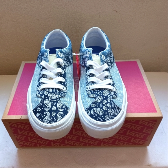 Vans - Picture 2 of 4